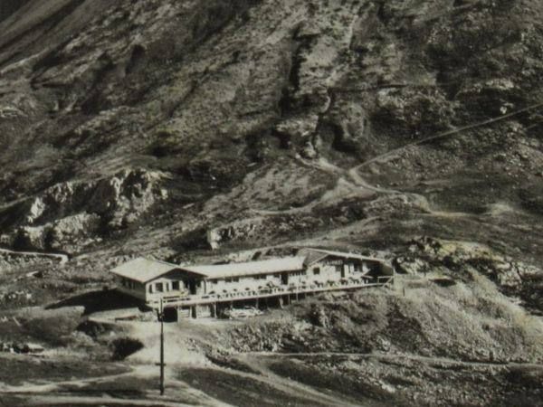 Ansichtskarten: Strelapass , Berghaus  1933 – Gebraucht aus Grenchen von Bluemchen1900