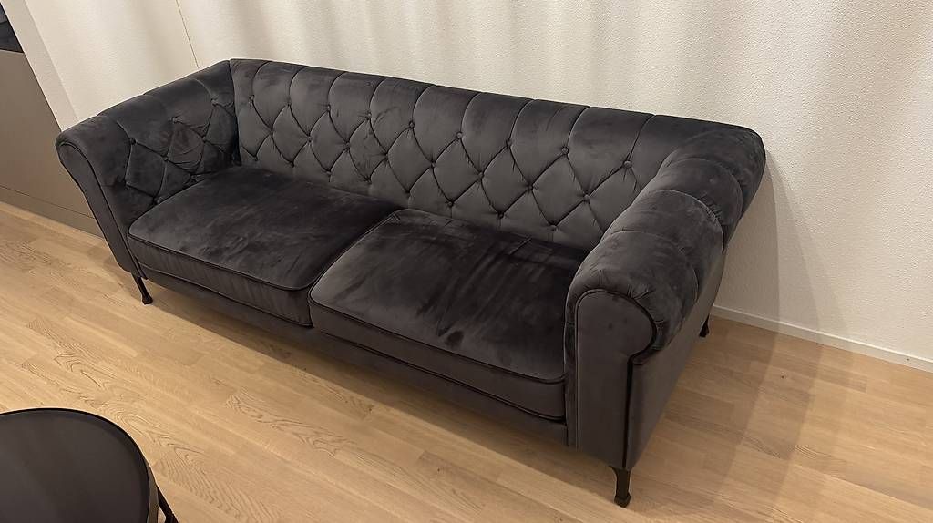 Divani: Elegantes Chesterfield Sofa – Usato da Turgi venduto da LautaroX 2