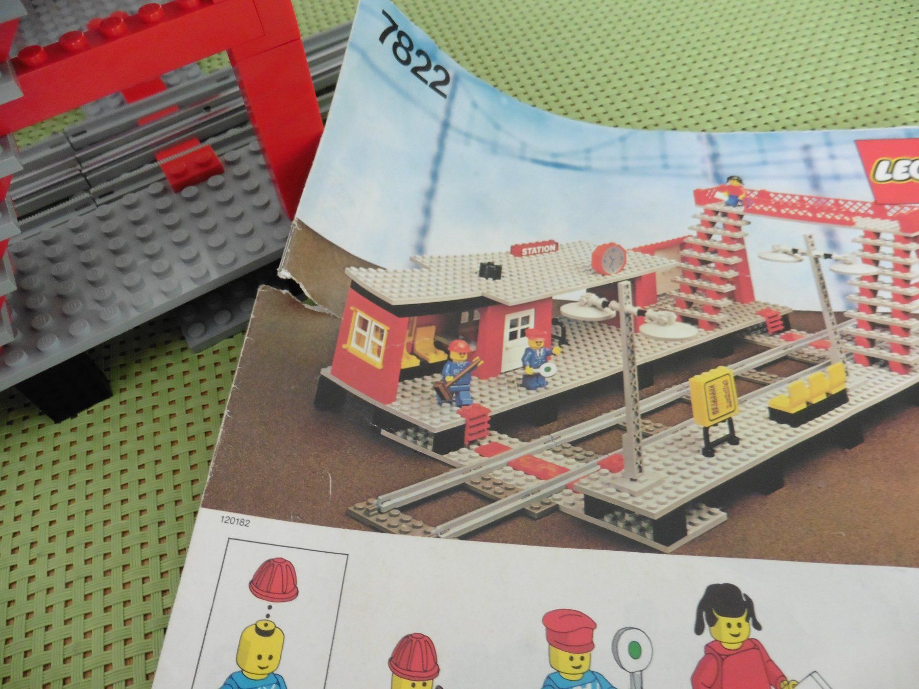 Lego Kit di costruzioni: Lego 7822 Bahnhof 12 V Eisenbahn – Usato da Kaltbrunn venduto da sigale 8