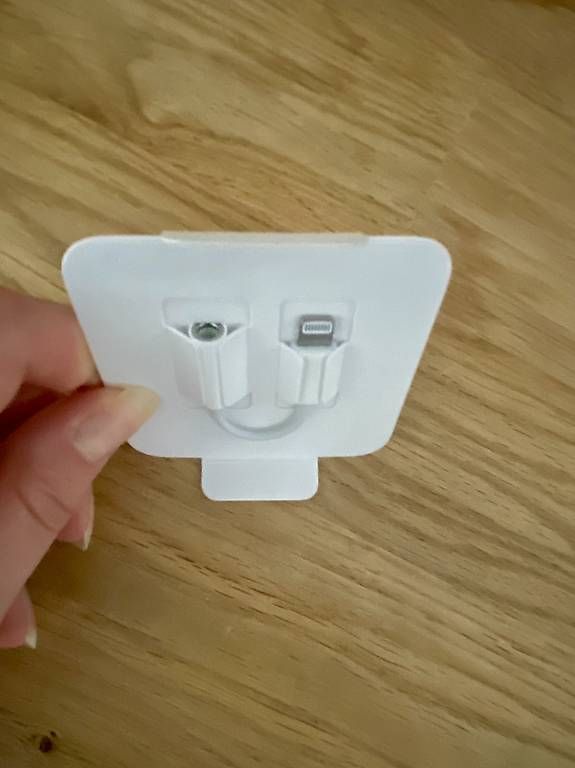 Laufwerke & Adapter: Apple Lightning to Headphone Jack – Gebraucht aus Madiswil von jlb_9dnq 1