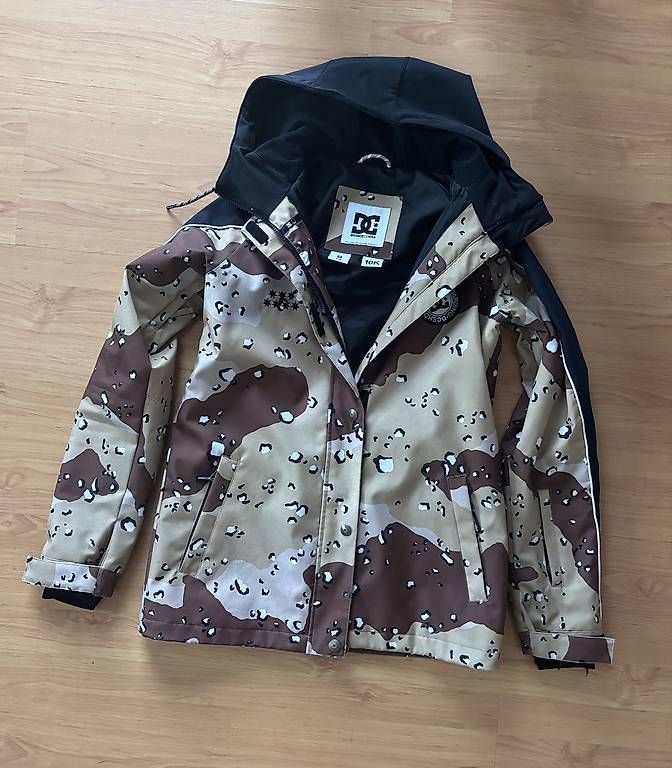 Giacche & Cappotti: Veste de ski DC avec capuche, taille M ou 10 – Usato da PENTHALAZ venduto da Sbe3