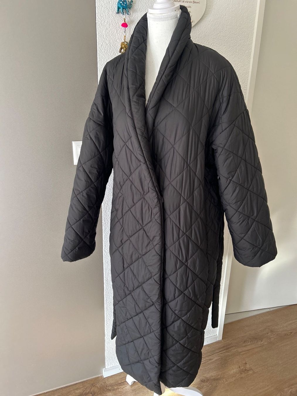 Mango Cappotti: Langer schwarzer Steppmantel von MNG Gr. S – Usato da Brunnen venduto da Nala2929 1