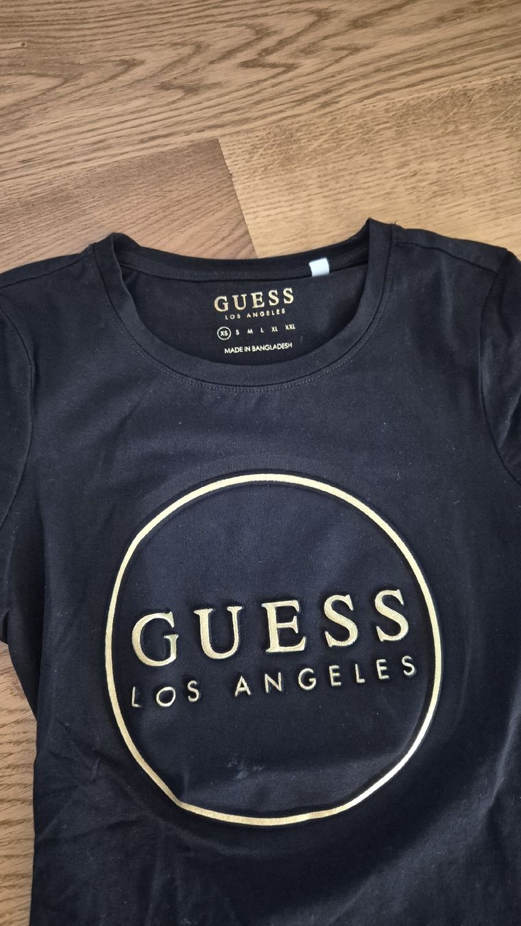Guess T-shirt: Guess T-Shirt  – Nuovo (secondo la descrizione) da Feusisberg venduto da cts_55rn 1