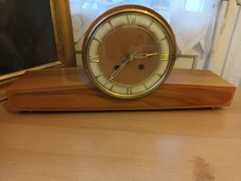 Art Deco Tischuhr Holzgehäuse – Läuft einwandfrei