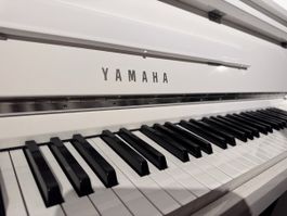 Yamaha NU1 Hybridpiano weiss mit Klavierbank