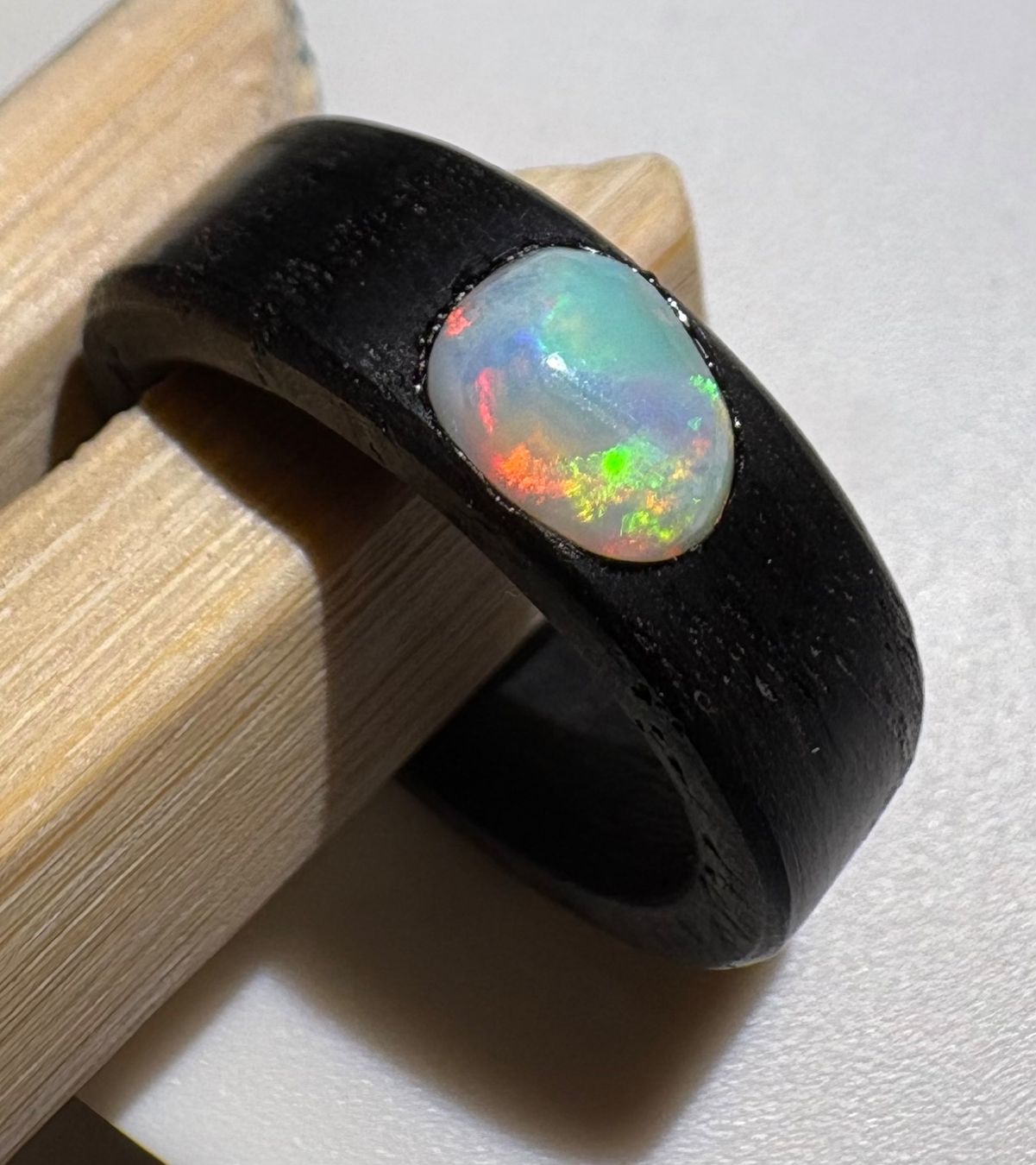 Anelli: Ring Australischer Crystal-Opal+Mooreiche, Grösse 55 – Nuovo (secondo la descrizione) da Wilen b. Wil venduto da Tschirio 1