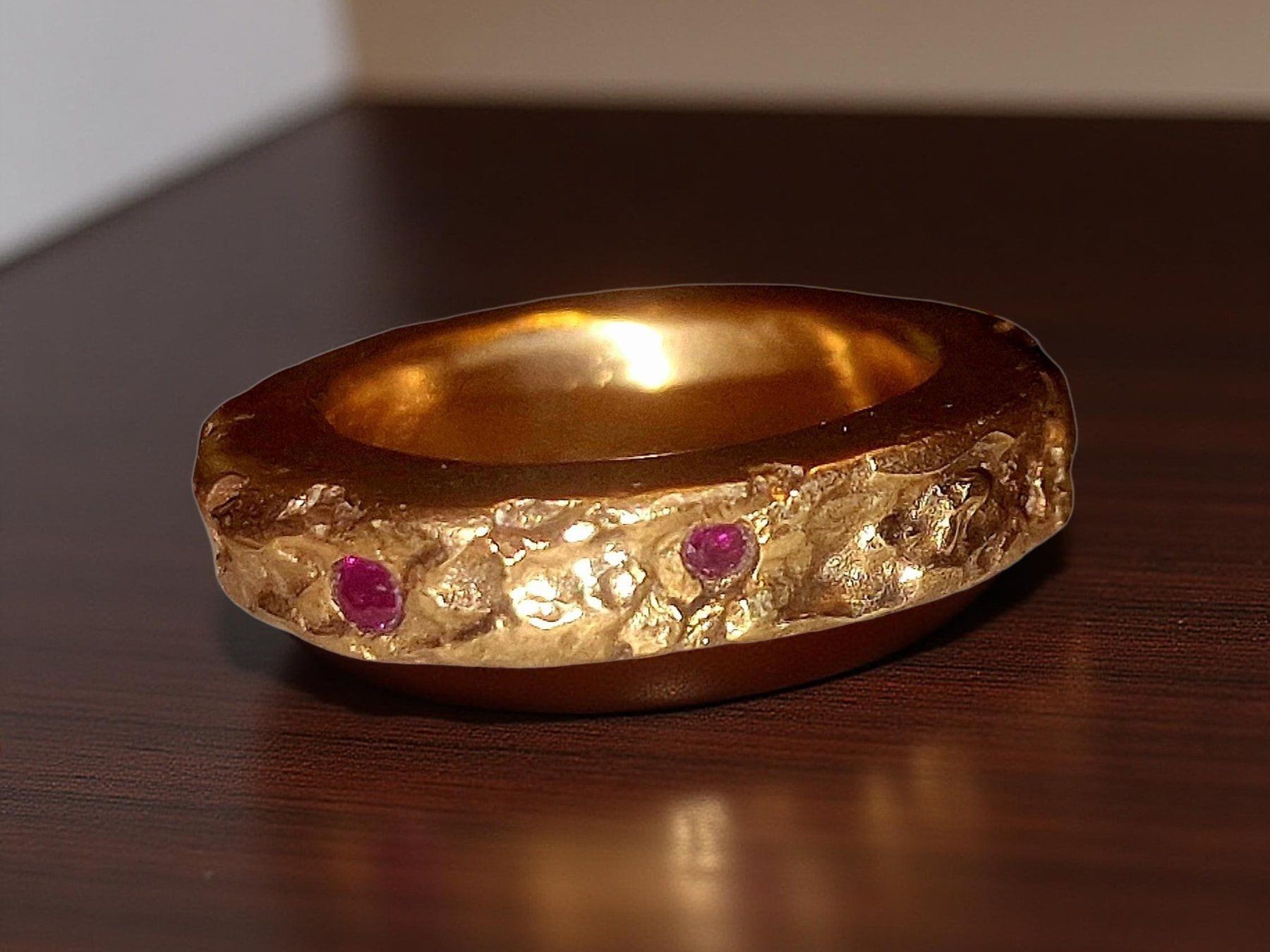 Anelli: Wilder Bronze-Ring, mit sechs Rubinen, Ringgrösse 55 – Nuovo e nell'imballaggio originale da Aarau venduto da Schmuckhoehle_MD 3