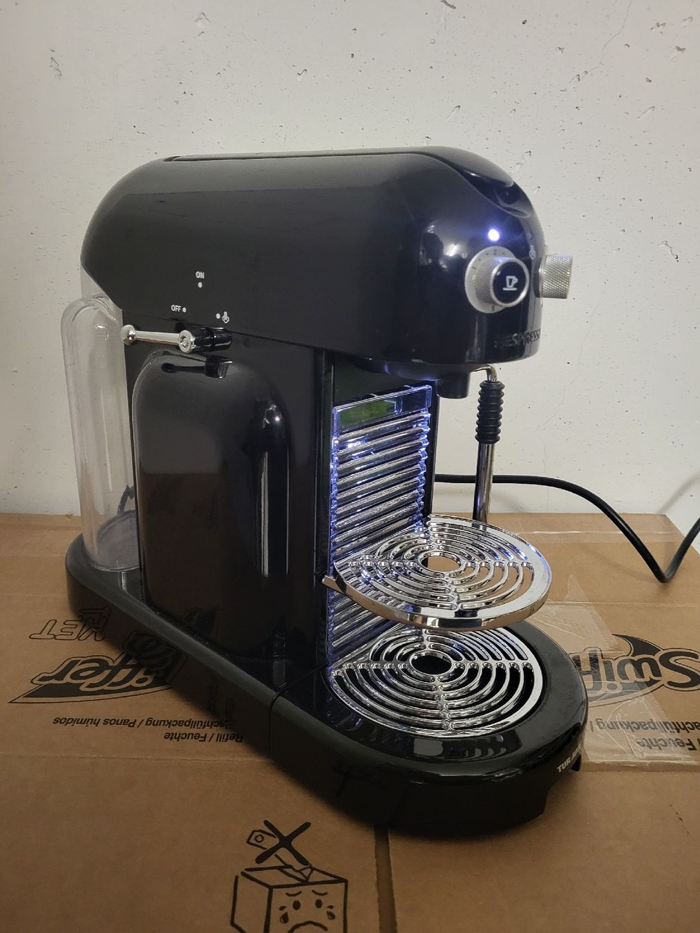 Nespresso Kaffeemaschinen & Espressomaschinen: Nespresso Maestria  – Defekt aus Fruthwilen von Mostro-Medusa 1