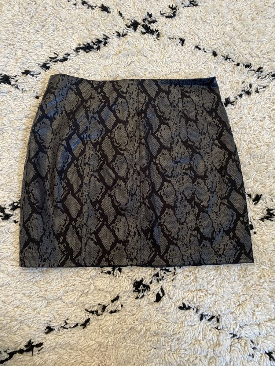 H&M Gonne: Minirock Snake Style Grösse 36 – Usato da Buchs ZH venduto da crazyhandbaggirl123 3