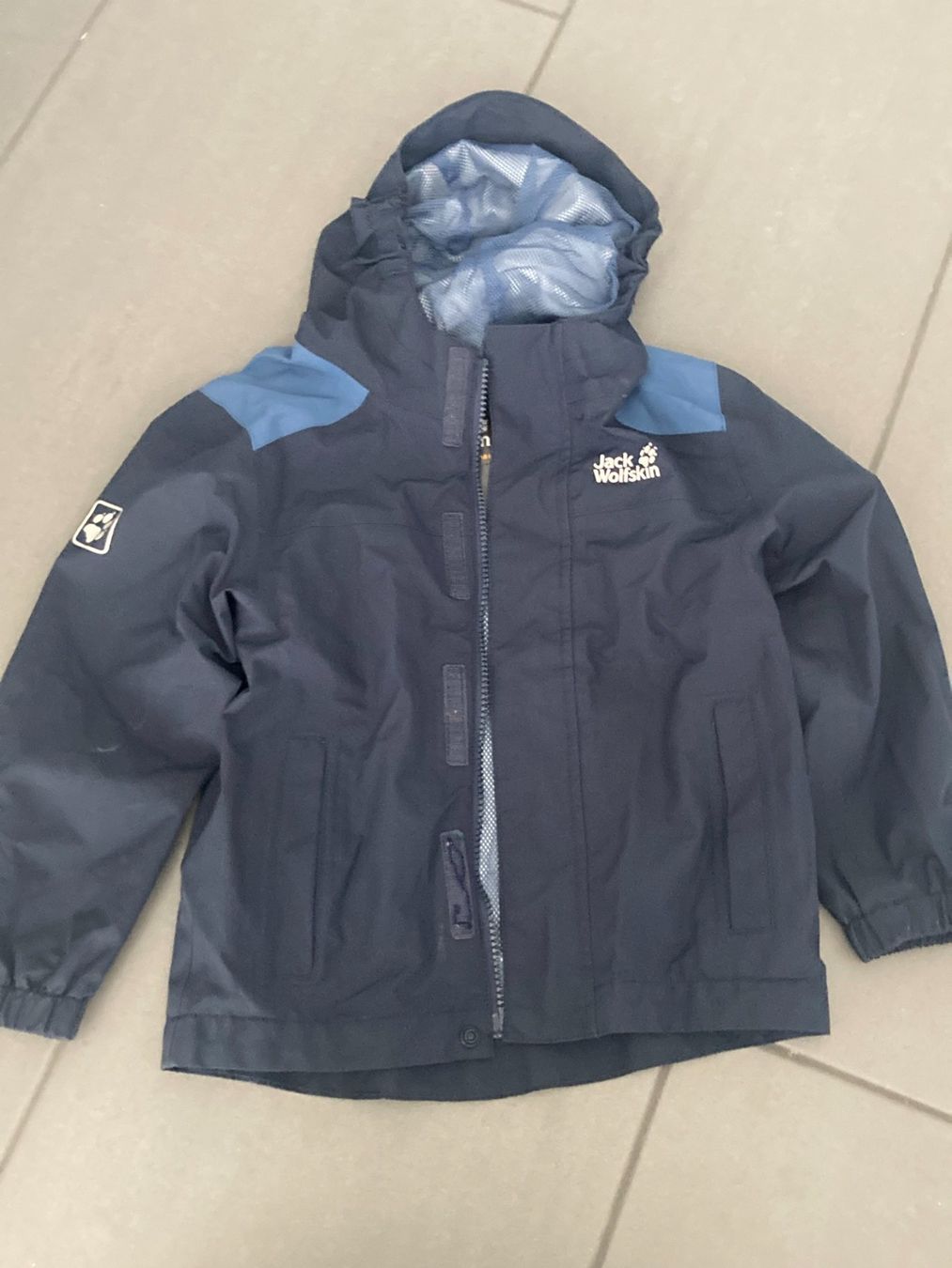 Jack Wolfskin Giacche & Cappotti: Jack Wolfskin Regenjacke Gr. 104 – Usato da Stüsslingen venduto da ascabatjo 1