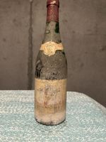 Alter französischer Rotwein Moulin-à-Vent 1962