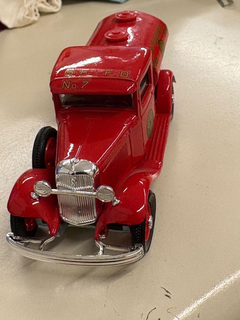 Eligor Modellautos: Eligor - Ford V8 Tankwagen - 1:43 – Gebraucht aus Lausen von hot-preis 3