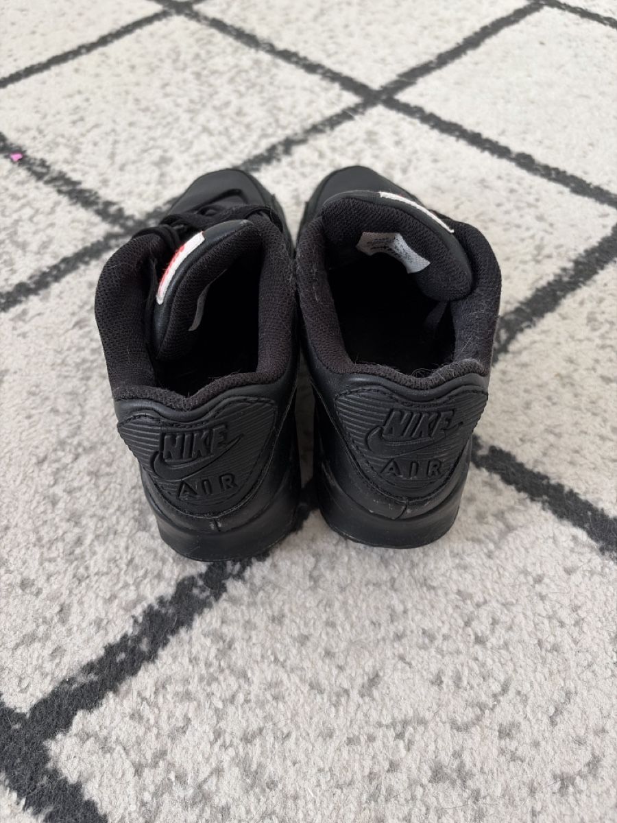 Nike Chaussures femmes: Nike Air Max 90 noir – D'occasion à Bussigny par LabiZaule 2