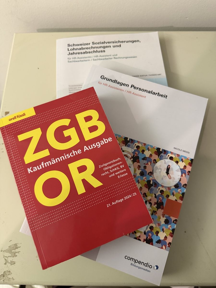Libri: HR Assistent Bücher | Unbenutzt  – Nuovo (secondo la descrizione) da Zürich venduto da 2ndhandzurich