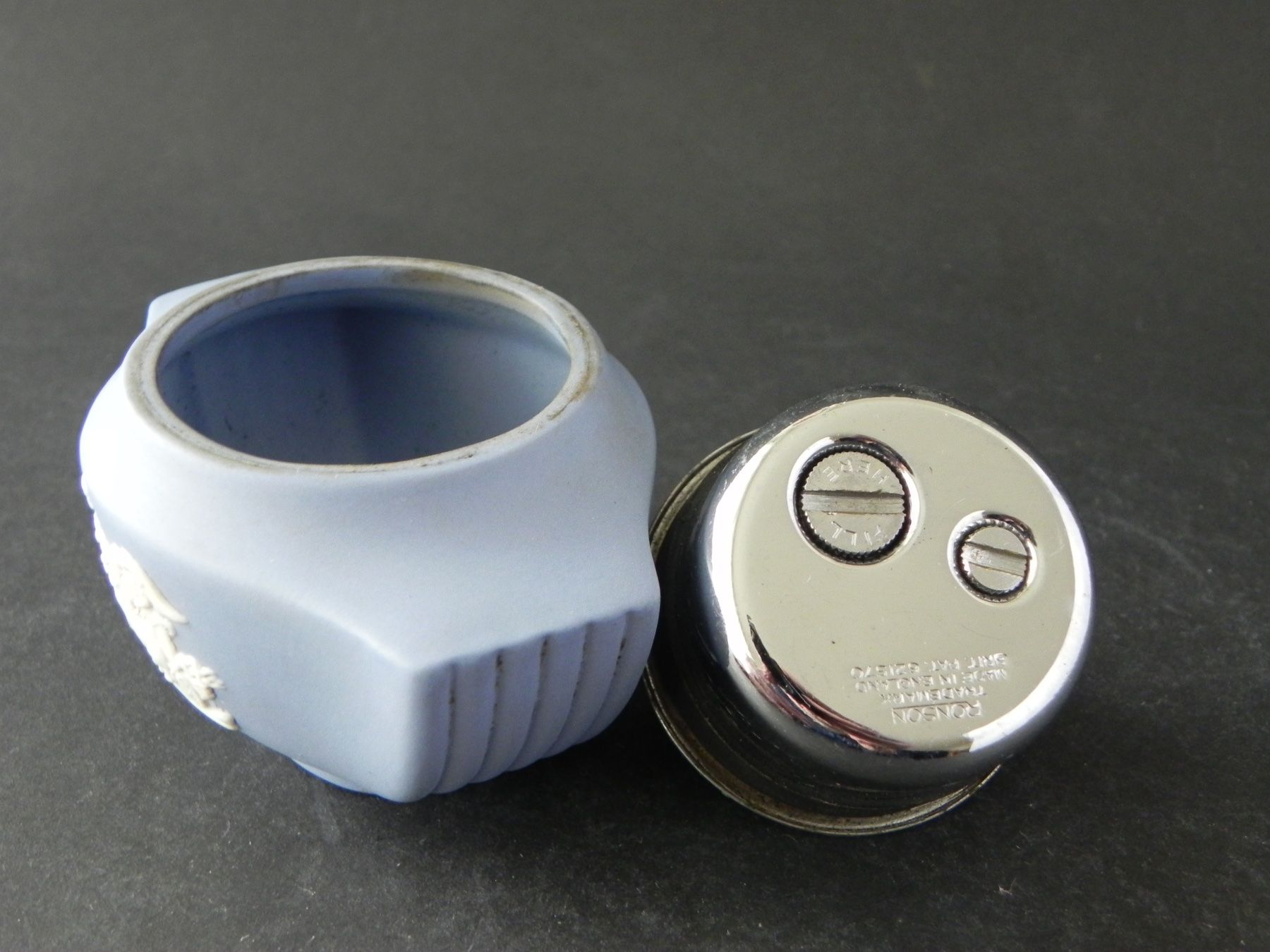 Ronson Accendini: Feuerzeug Ronson - von Wedgwood - Jasperware – Usato da Zürich venduto da LodgE-21 4