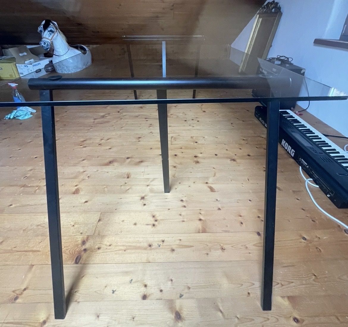Tavoli: Glasstisch mit schwarzen Metallbeinen – Usato da Gockhausen venduto da AnneT07 1