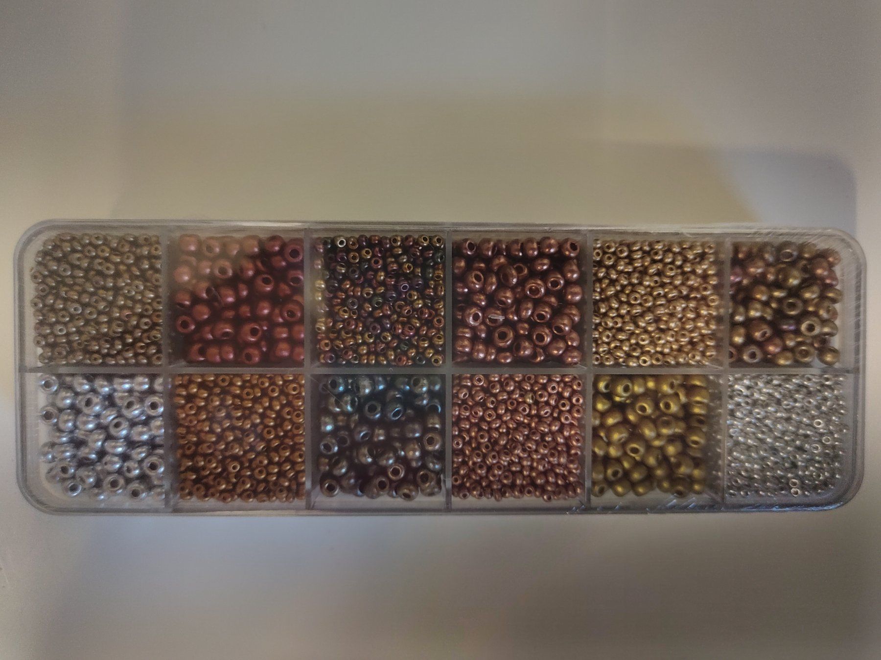 Perle (finte): Preciosa Rocailles Glasperlen Perles Sortierbox Gold/Bronze – Nuovo e nell'imballaggio originale da Thalwil venduto da ersteigerer
