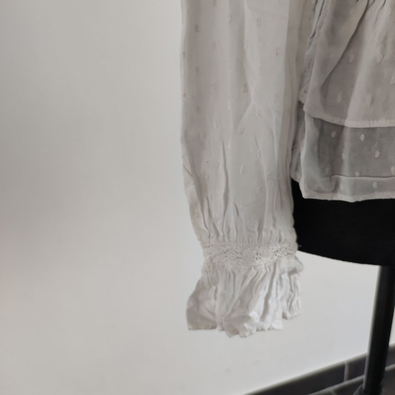 Zara Tops: Haut blanc – Gebraucht aus Riaz von cam_x5xs 3