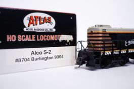 † 5ß Atlas USA 8704 Alco S-2 Burlington #9304 Dieselloks