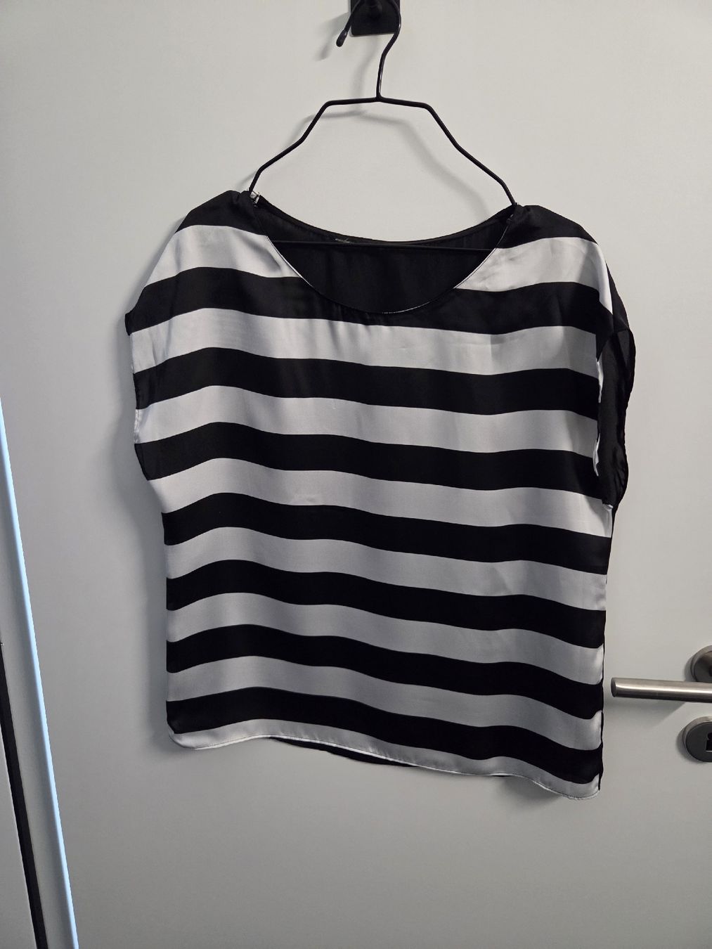 Zara Top: Luftiges, schwarz-weiss gestreiftes Top Gr. S – Usato da Kriens venduto da ..stx..