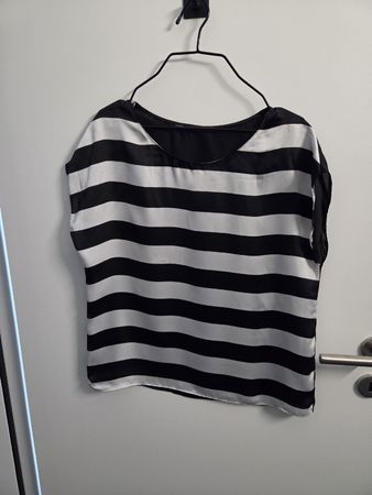 Luftiges, schwarz-weiss gestreiftes Top Gr. S