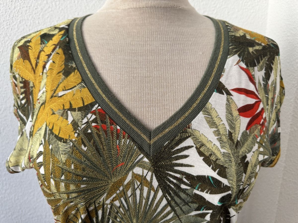 T-Shirts: Tee-shirt One Step imprimé tropical taille S – Gebraucht aus Morges von sandy069 1