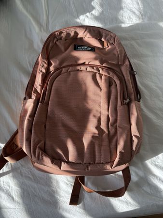 Dakine Rucksack 25 Liter mit vielen Fächern 