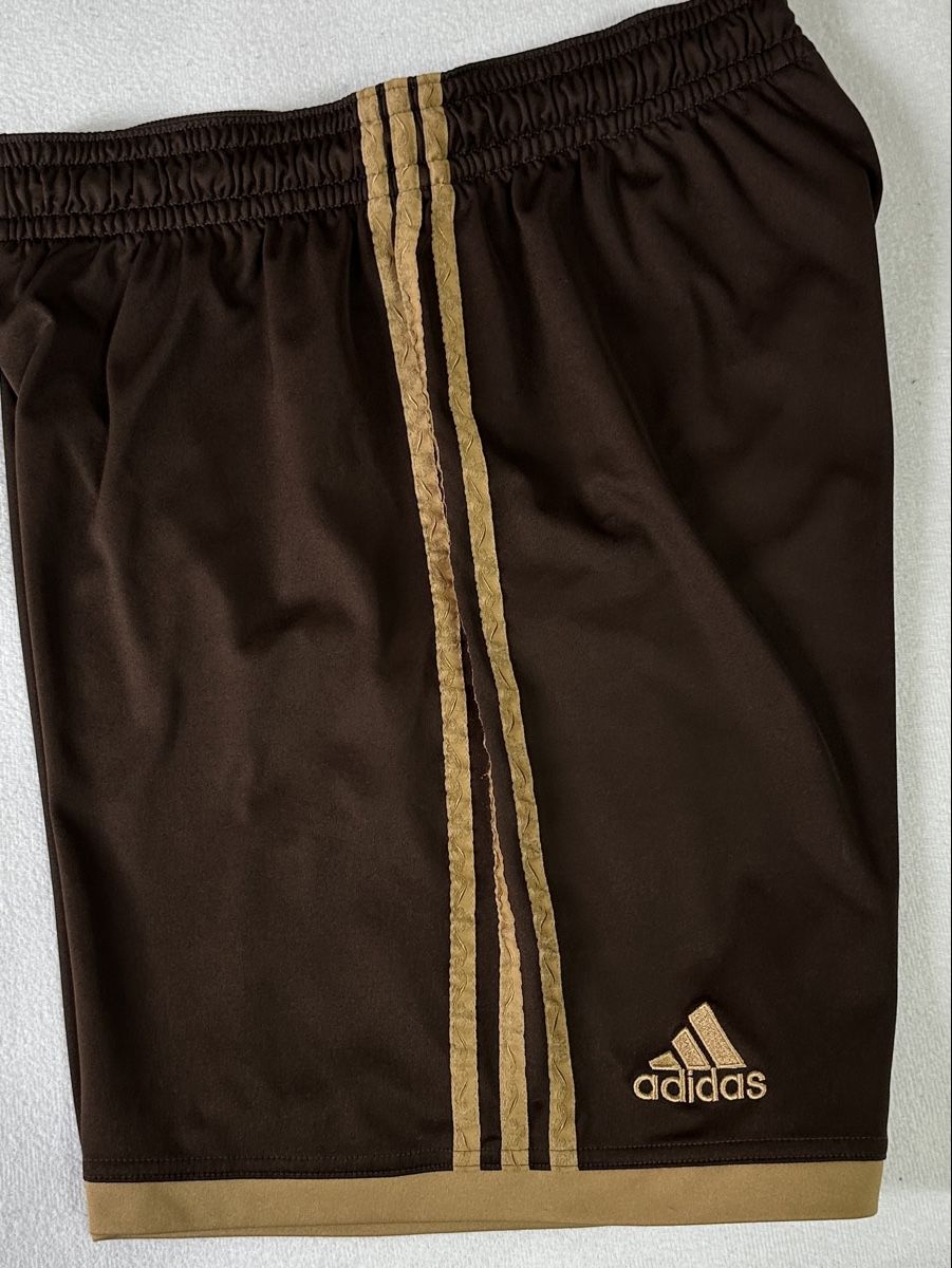 Adidas Pantaloni: bayern münchen shorts G M – Usato da Maienfeld venduto da tobeyl2020 5