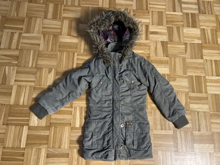 Winterjacke mit Kapuze Grösse 128