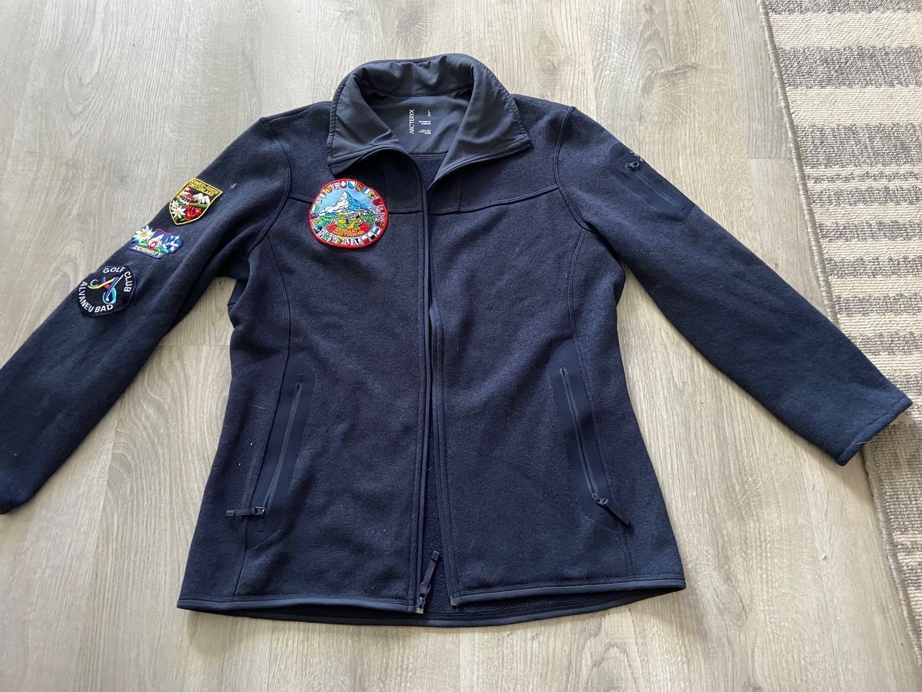 Arcteryx Jacken: arc'teryx cardigan Taille L-M – Gebraucht aus Montreux von Perledor