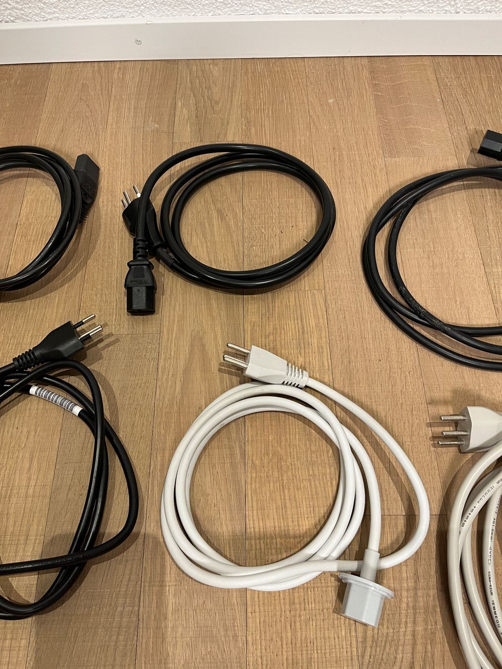 Cavi: Verschiedene Kaltgerätekabel – Usato da St. Ursen venduto da Stepz 2