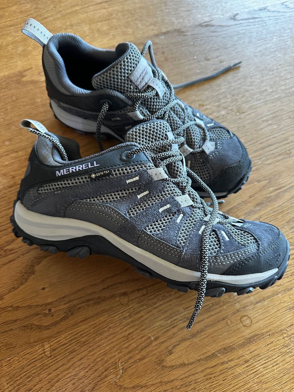Merrell Scarpe da donna: Merrell Trekkingschuhe, Grösse 40, Gore-Tex – Nuovo (secondo la descrizione) da Niederbüren venduto da Hudi_1974