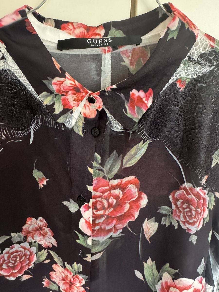 Guess Blusen: Bluse Guess M Rosenmuster  – Gebraucht aus Oberglatt ZH von jul_nhy7 5