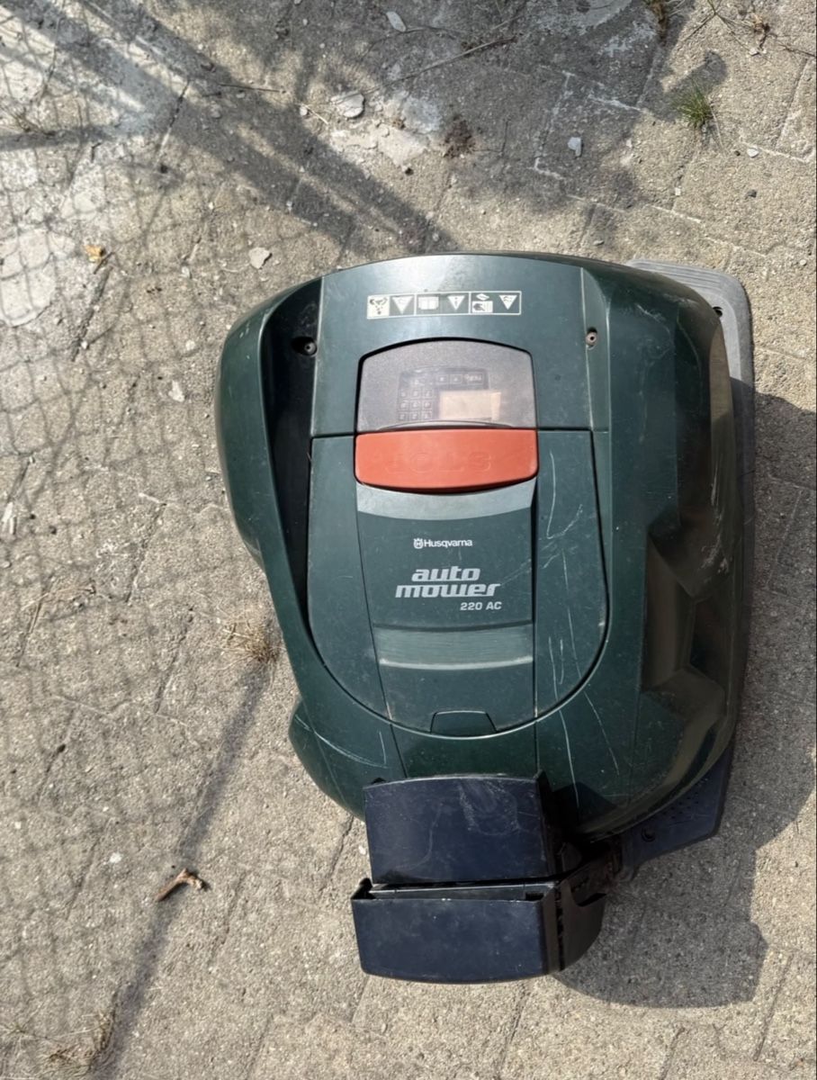 Husqvarna Tondeuses à gazon: Husqvarna auto mover 220ac – Défectueux à Niedergösgen par misterio02 2