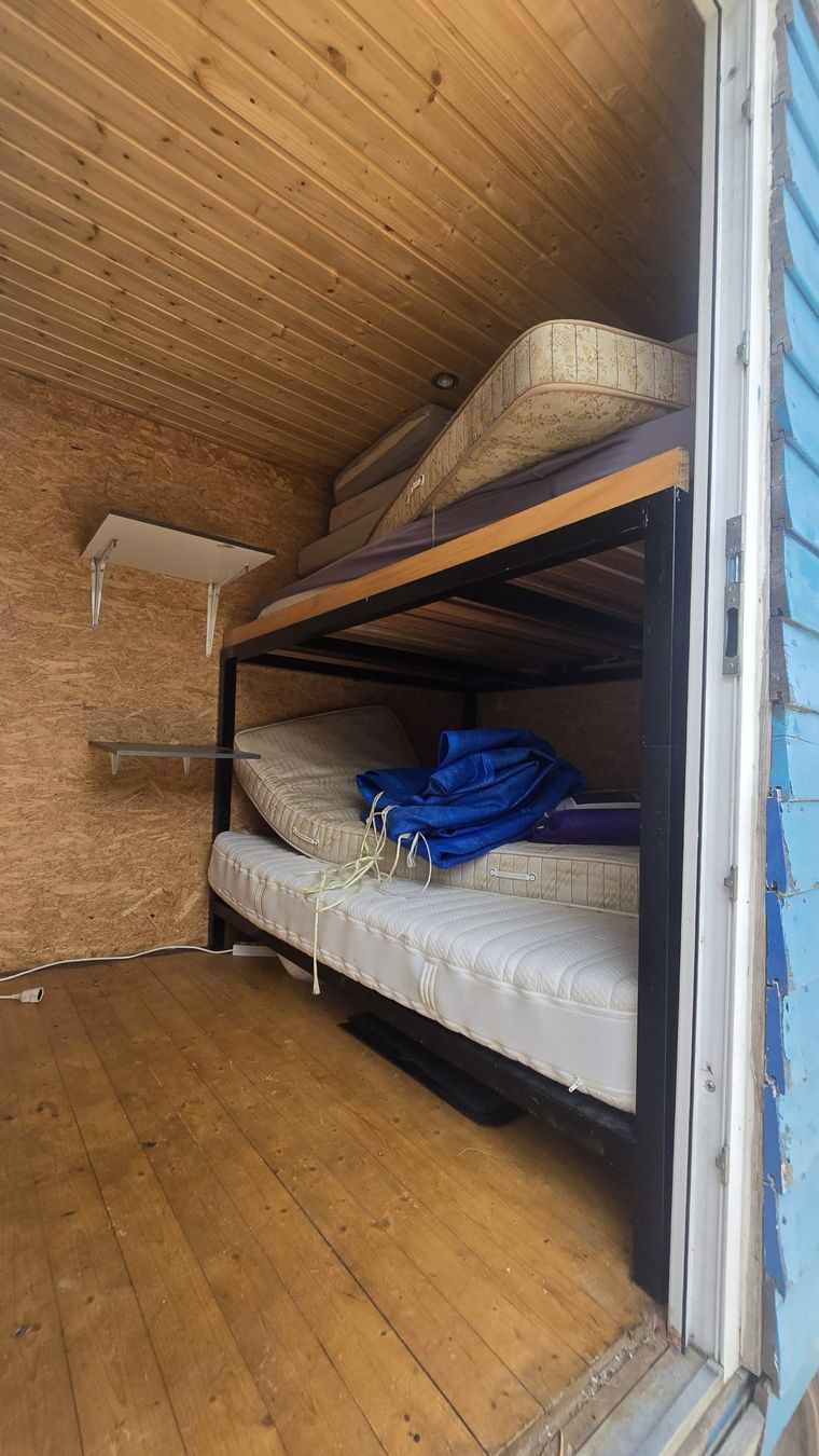 Anhänger: schlafwagen/bauwagen – Gebraucht aus Oberdorf SO von luk_9d92 4