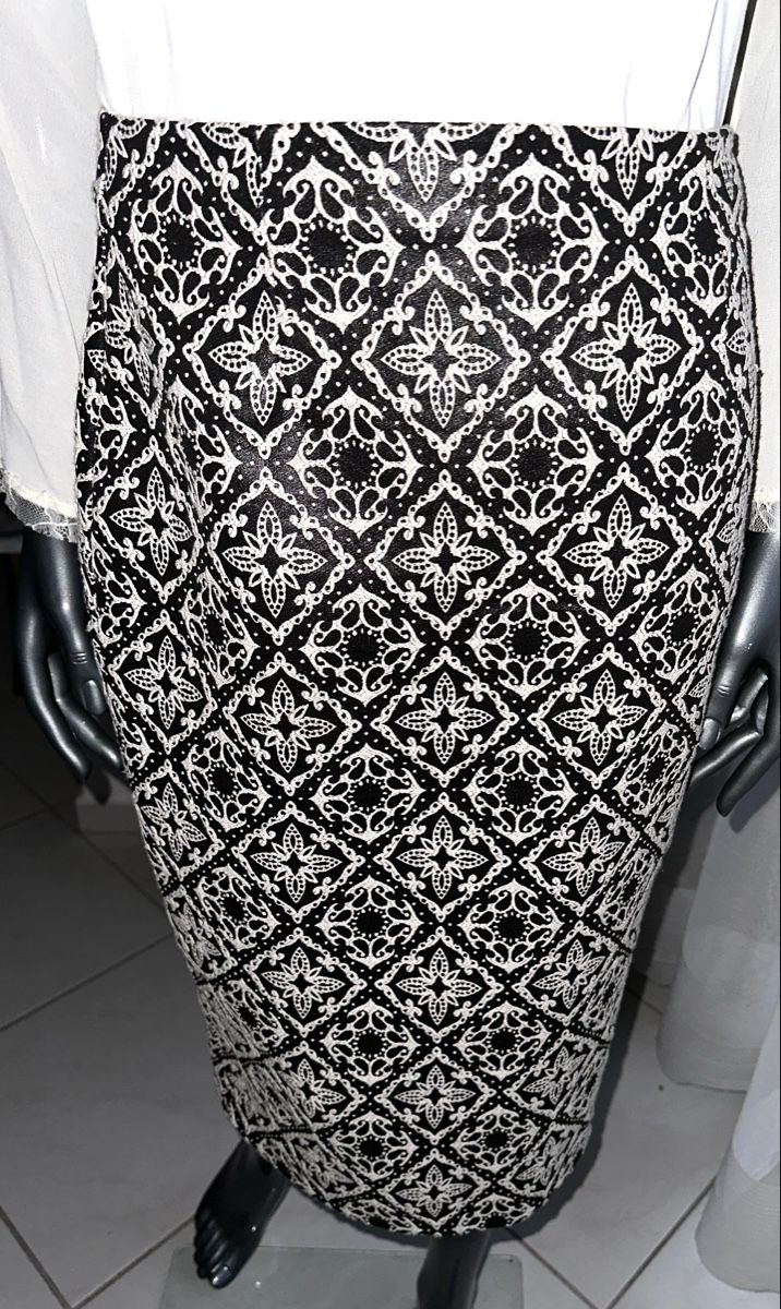 Zara Gonne: ZARA ROCK GR. M neuwertig – Nuovo (secondo la descrizione) da Unteraegeri venduto da MH203