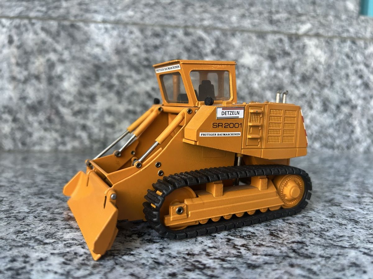 Modellbausätze & Standmodelle: Schürfraupe, 1:50 , NZG – Gebraucht aus Horw von Tigercat635