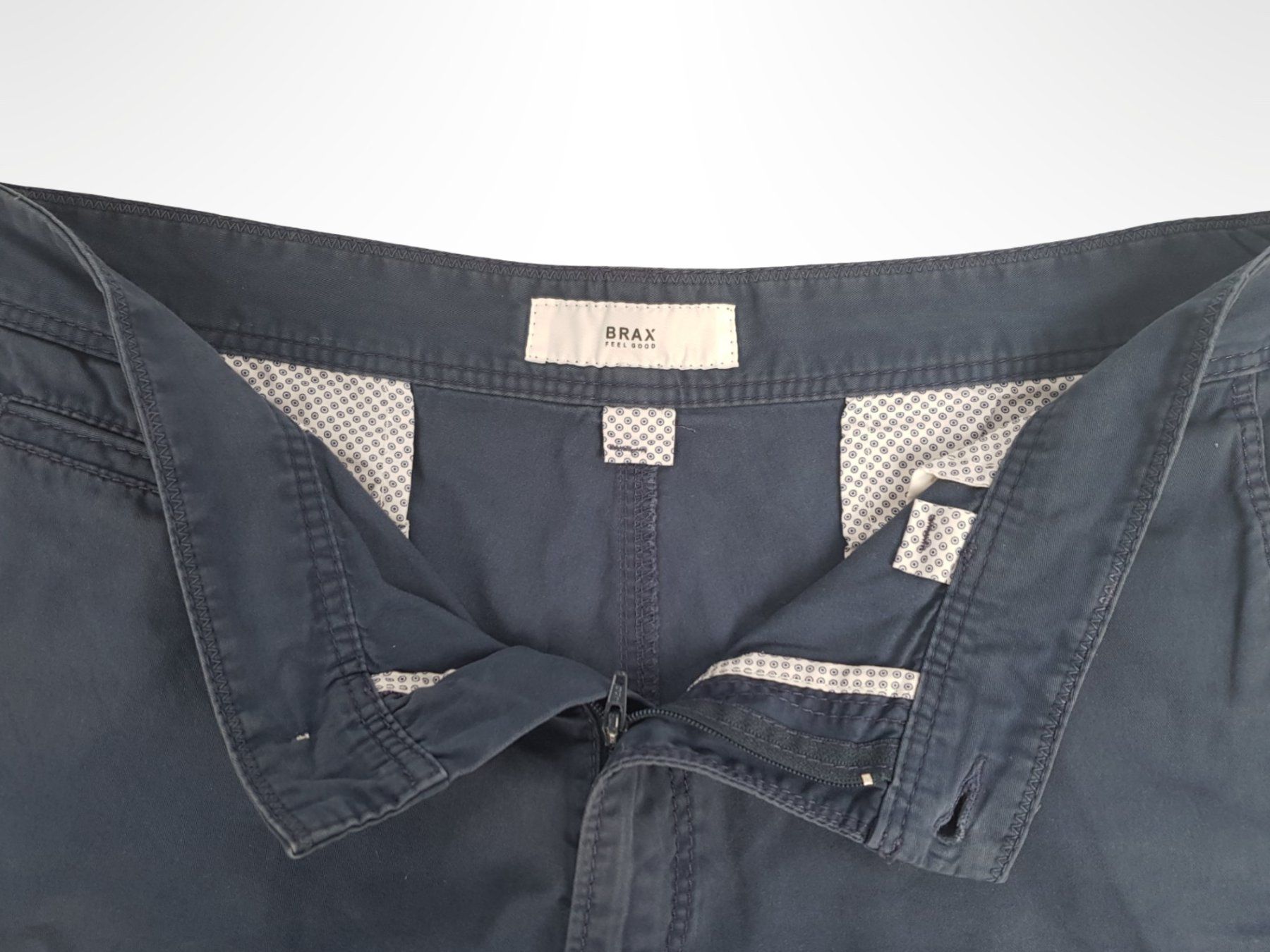 Brax Pantaloni: BRAX Dunkelblaue Bermudas Gr. 54 – Usato da Suhr venduto da Restwert_Suhr 3