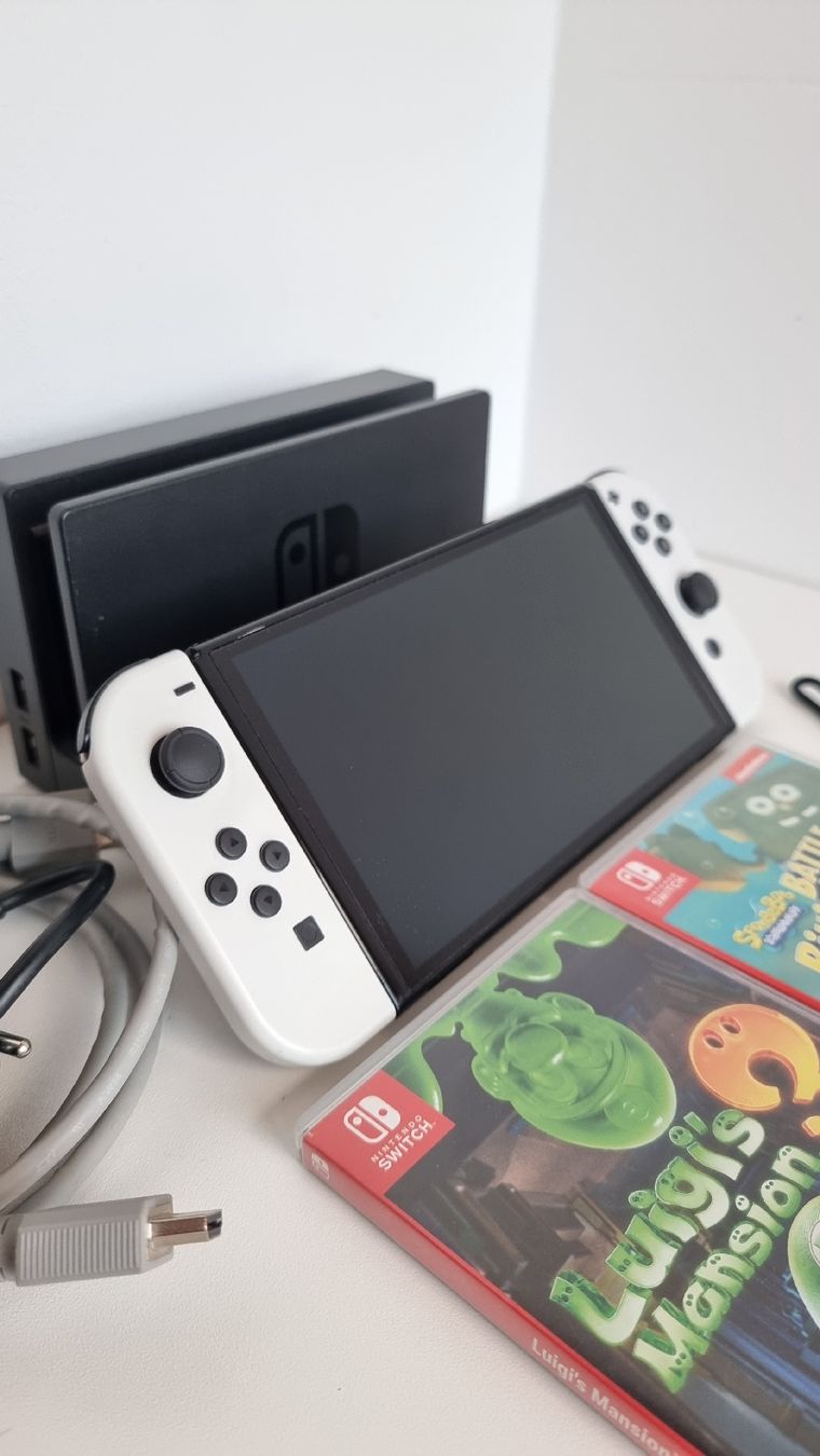 Nintendo Console: Nintendo Switch OLED inkl. 4 Spiele & Zubehör – Usato da Gontenschwil venduto da shop2hand 4