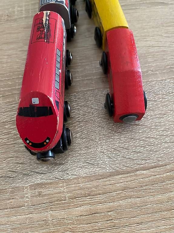 Giocattoli: 2x Magnetische Holzeisenbahnen – Usato da Basel venduto da gee_c6vd 2