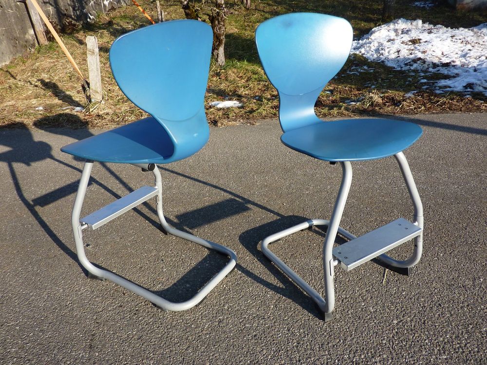 56 Stühle Schulstühle Atelierstühle Werkstatt mit Fussraste 2