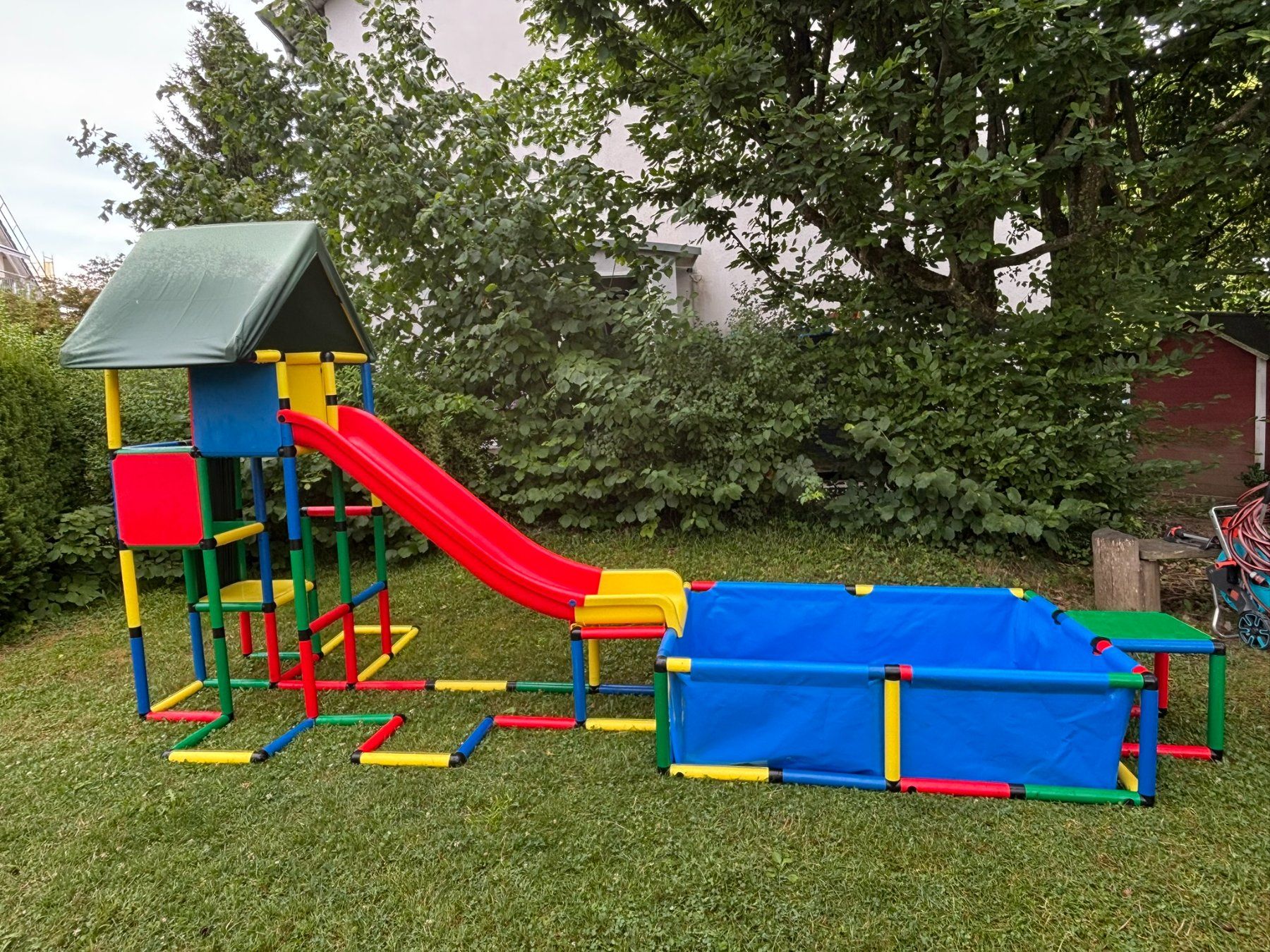 Piscine: QUADRO Wasserrutschen-Kletterturm mit Modularrutsche, Pool L – Usato da Zürich venduto da Farmer79