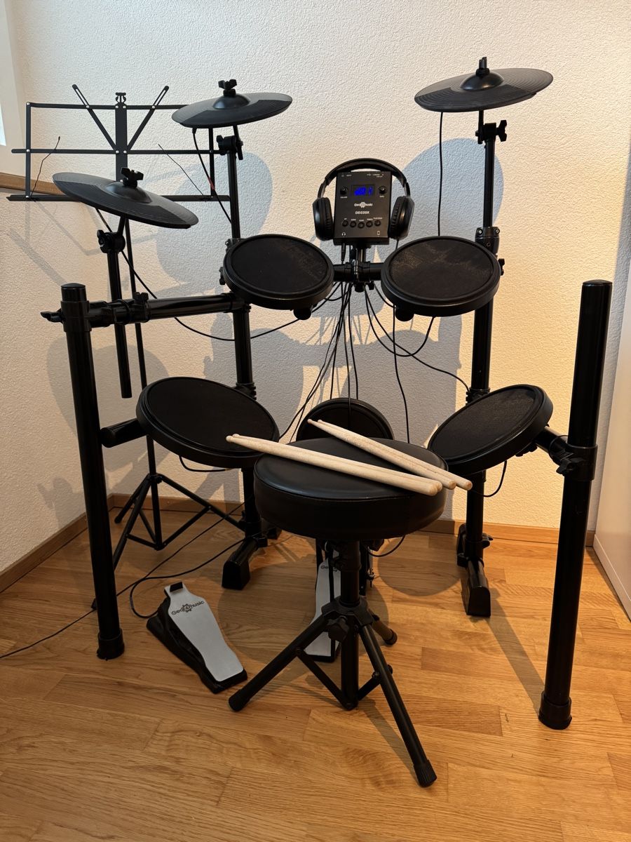 Strumenti musicali: Electronic Drum Kit - Gear4Music - DD220X – Usato da Wollerau venduto da ibr_tg7c