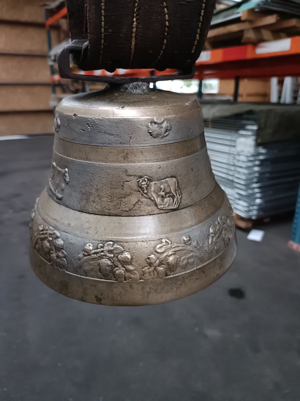 Glocken & Treicheln: Sehr seltene Antike Glocke. – Gebraucht aus Däniken SO von sgoldvreni 8
