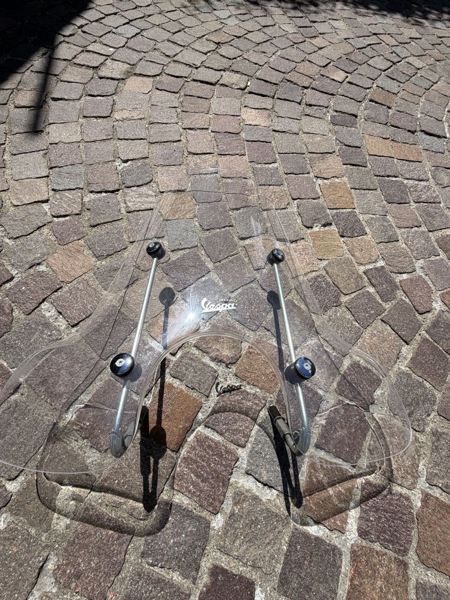 Vespa Tutti pezzi di ricambio per scooter: Vespa Windschild GTS – Usato da Nunningen venduto da hubsa 2