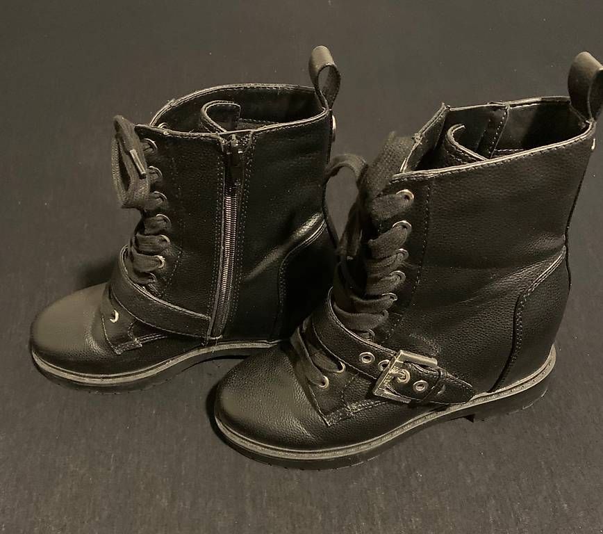 Chaussures femmes: Guess Winterstiefel / Gr. 37 – D'occasion à Bern par Nici2210