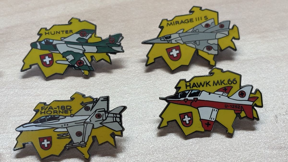 Placchette & Badge: Pin Schweizer Luftwaffe – Usato da Aeschi b. Spiez venduto da zungu71 2