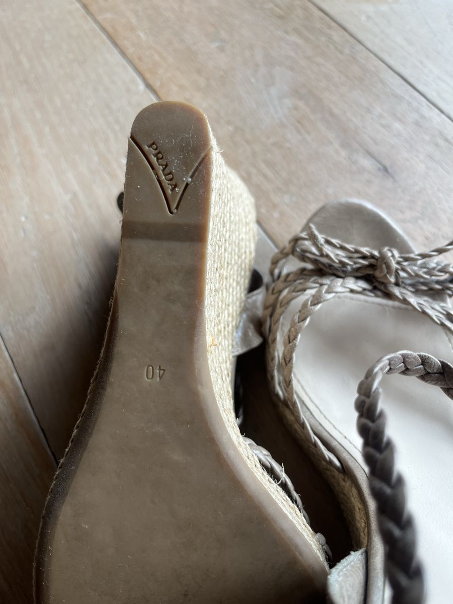 Prada Scarpe da donna: Prada Keilabsatz Sandalen Taupe Gr. 40 – Usato da Zürich venduto da ghome 3