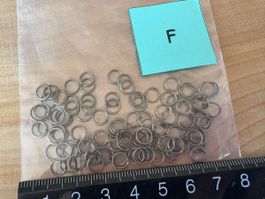 90 Ösen zum Schmuck basteln / Altgold farbig