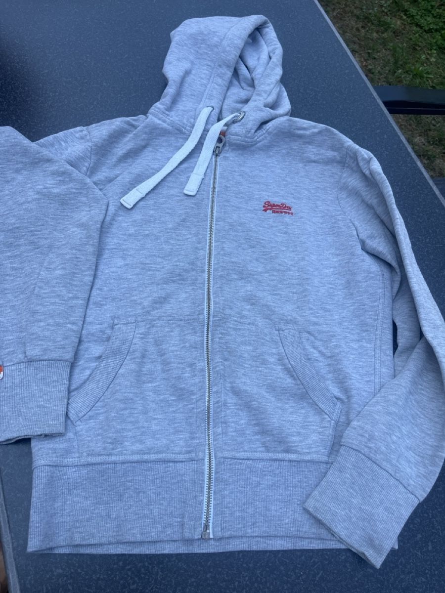 Superdry Giacche: Kapuzenpullover Superdry Grau Grösse S guter Zustand – Usato da Effretikon venduto da erbaeff